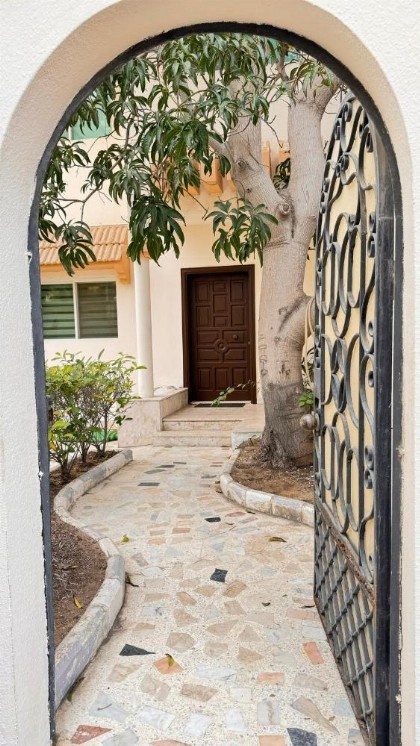 Chic 3-BR Tala Almajd Villas in upscale district Alnahdah Family only - image 7