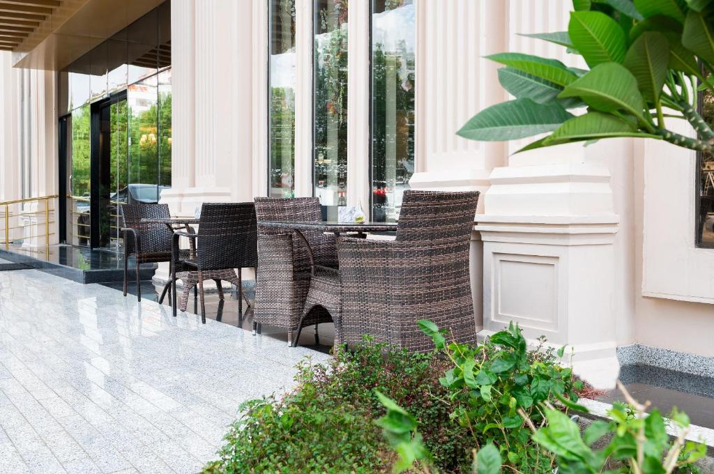Seasons Park Hotel - image 6
