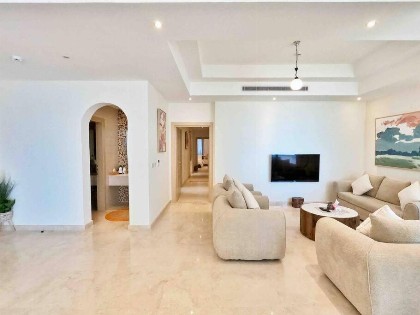 Elegant 4 Beds W/Partial SeaView - image 19