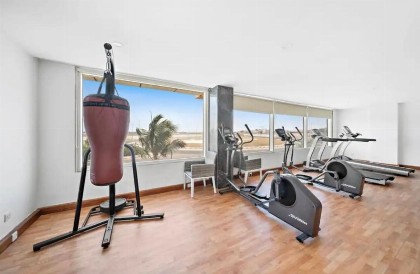 Elegant 4 Beds W/Partial SeaView - image 2