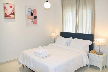 Elegant 4 Beds W/Partial SeaView - image 9