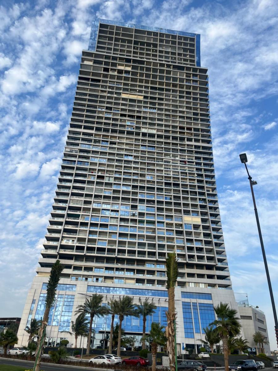 شقة باأطلالة بحرية برج الجوهره داماك Damac AlJawharah Tower