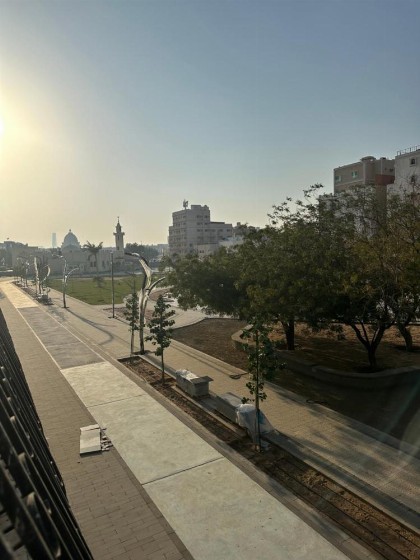 غرفه وصالة صغيره مع بلكونه بدخول ذكي - image 6
