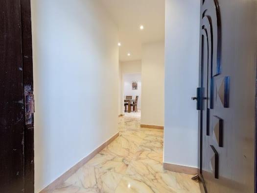 شقق فاخرة في برج المسارات - image 4