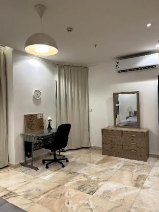 Luxurious Apartment Sea View شقة فارهة على البحر - image 3
