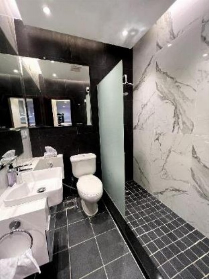 Luxurious Apartment Sea View شقة فارهة على البحر - image 4