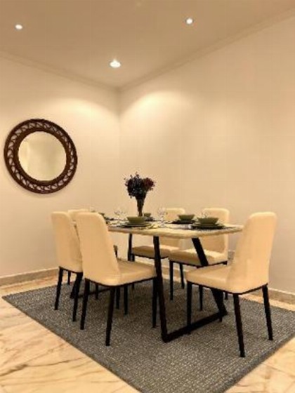 Luxurious Apartment Sea View شقة فارهة على البحر - image 8