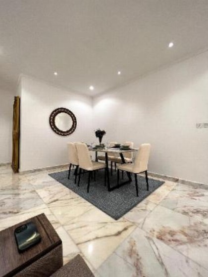 Luxurious Apartment Sea View شقة فارهة على البحر - image 9