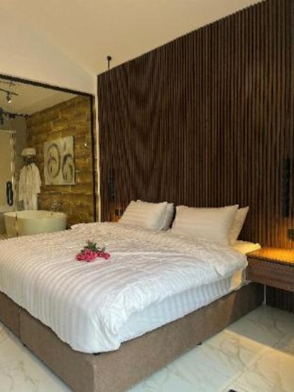 Wonderful residence with complete privacy - image 2