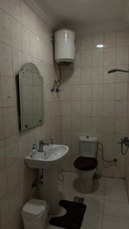 شقة بصالة جلوس وغرفة نوم - image 5