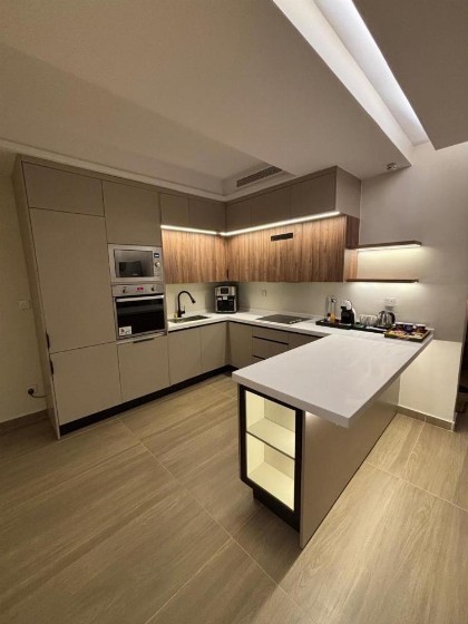 Stylish Apartment Prime Location - image 10