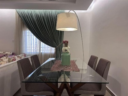 Stylish Apartment Prime Location - image 3