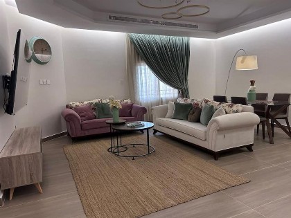Stylish Apartment Prime Location - image 4