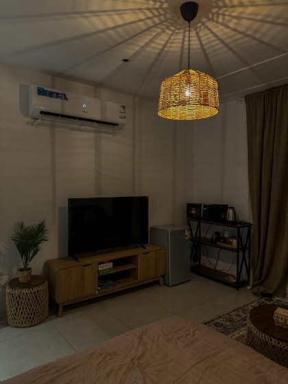 Comfy Bohemian room Smart Self Check in - image 10