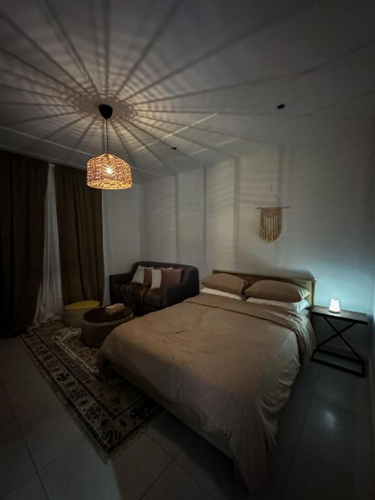 Comfy Bohemian room Smart Self Check in - image 3