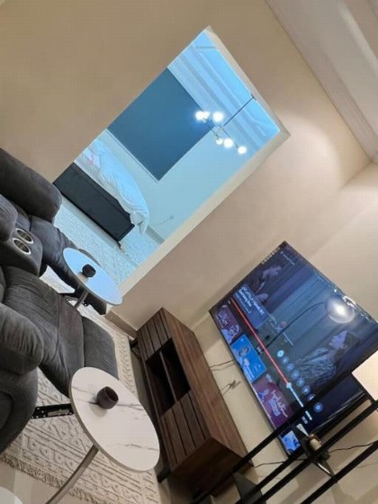 Private bedroom and lounge - image 4