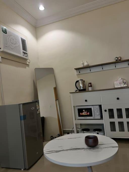 Private bedroom and lounge - image 5