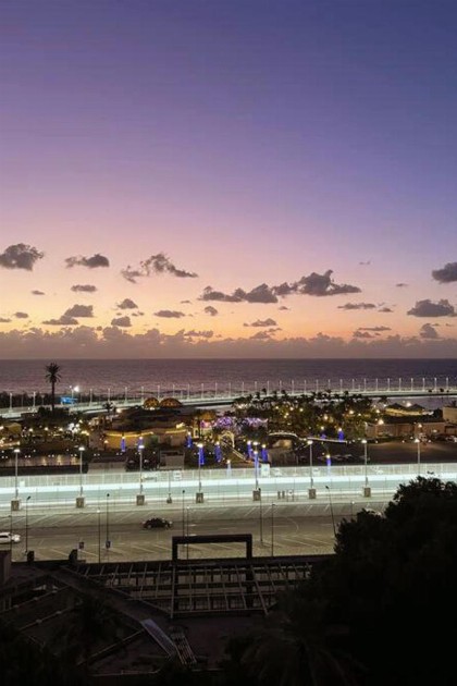 مكان جميل بطلالة خلابة على البحر - image 1