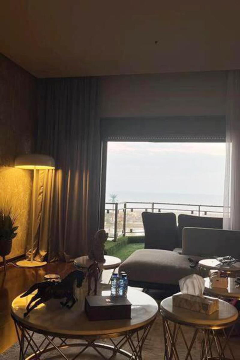 مكان جميل بطلالة خلابة على البحر - image 4