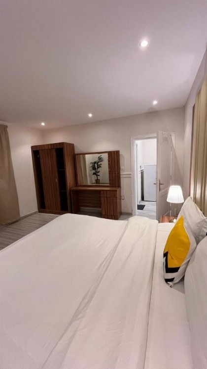 Modern Residential Apartment by Vacantals - image 7