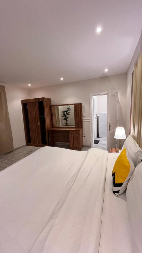 Modern Residential Apartment by Vacantals - image 7