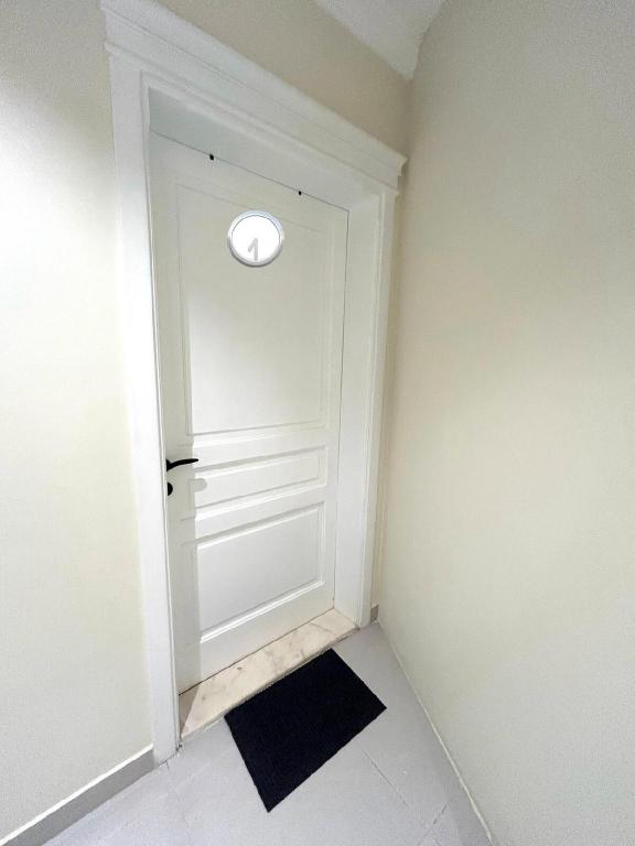 Double bed with hotel VIP - image 3
