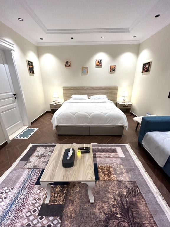 Double bed with hotel VIP - image 4