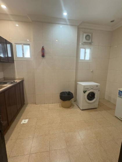 غرفة وصالة ومطبخ ودورة مياة - image 6