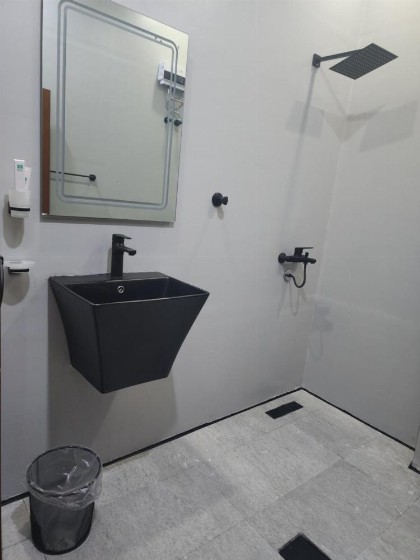 Luxury apartment with 2 bedrooms & living room - image 5