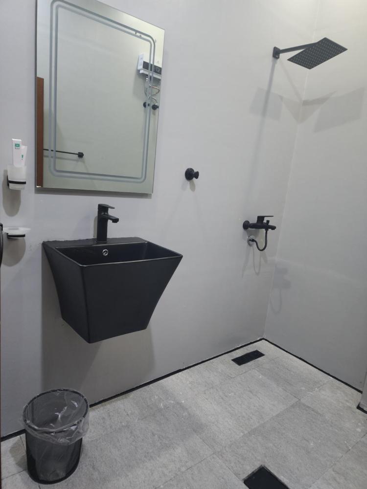 Luxury apartment with 2 bedrooms & living room - image 5