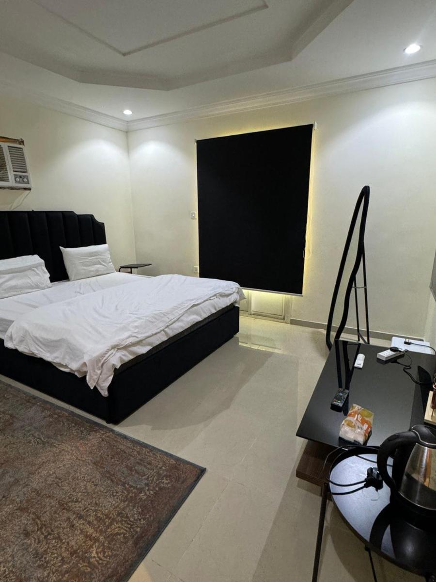 one room - image 4