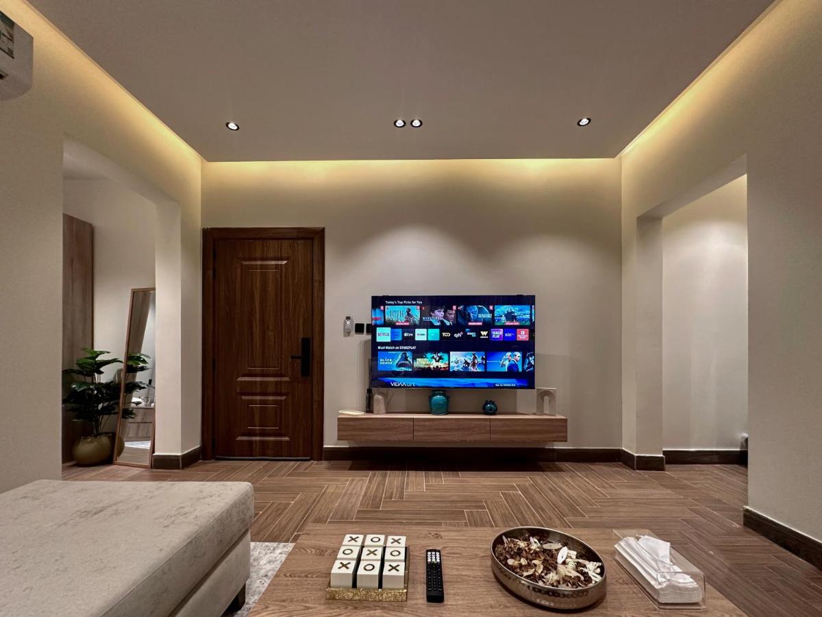 Stylish Cozy Modern 1-Bedroom - image 2