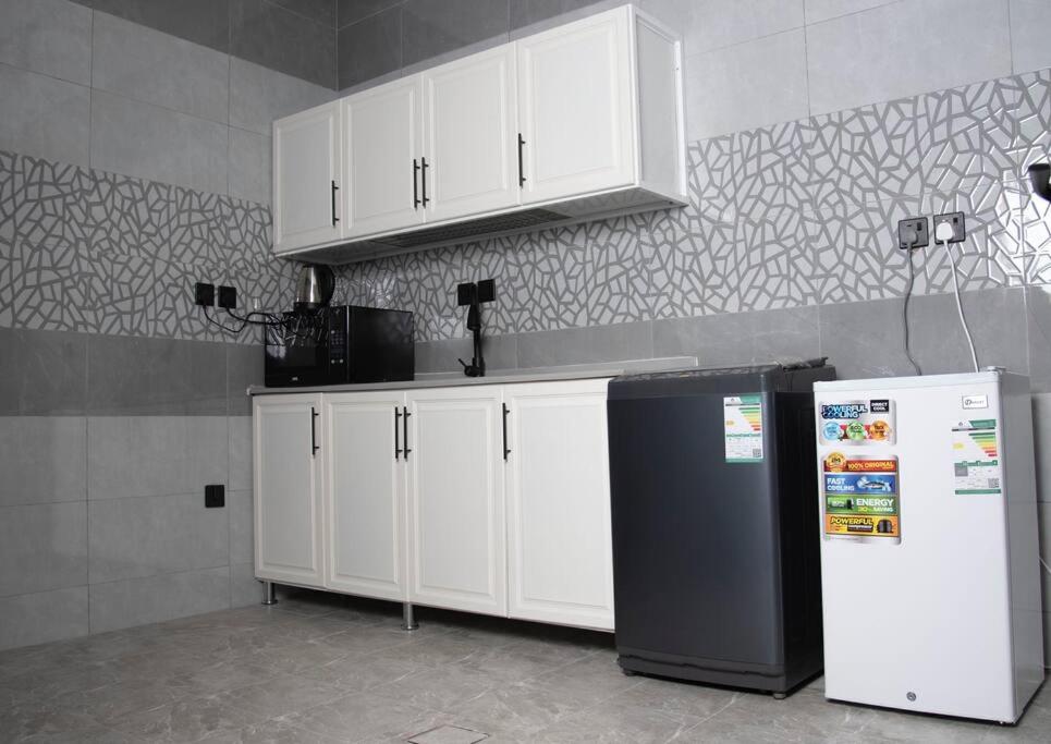 Family Apartment In Ar Rawdah - image 5